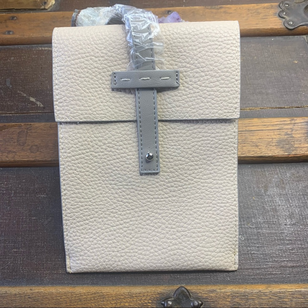 Mary Kay Cross Body MidCity Modern Purse, Clutch, white gray medium small faux - Picture 3 of 13